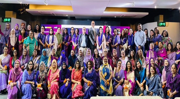 নারী-উদ্যোক্তাদের পণ্য প্রদর্শনী ও তিন সফল নারীকে সম্মাননা প্রদান 