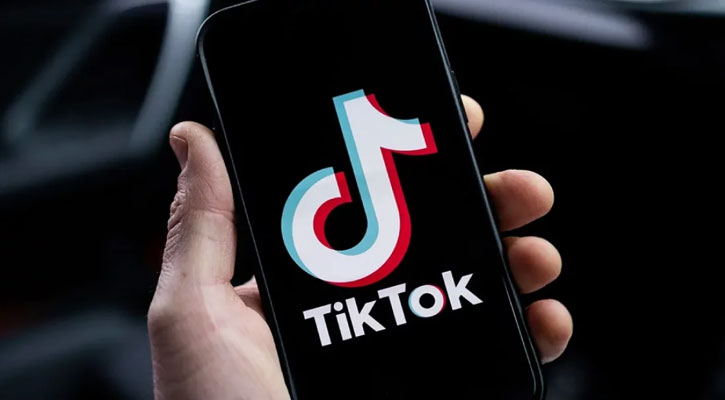 টিকটকে আসক্ত মেয়েকে গুলি করে হত্যা করলেন বাবা