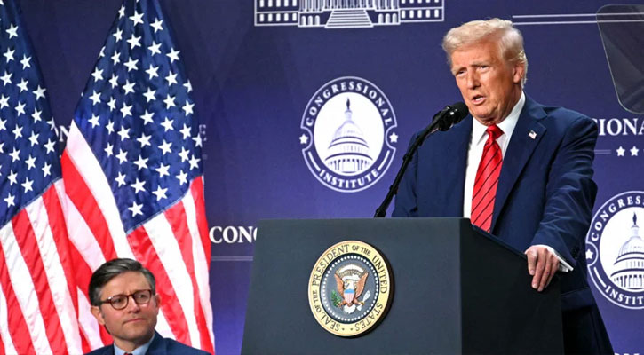 ৮ মাসের বেতন নিয়ে ২০ লাখ কর্মীকে পদত্যাগের প্রস্তাব ট্রাম্পের