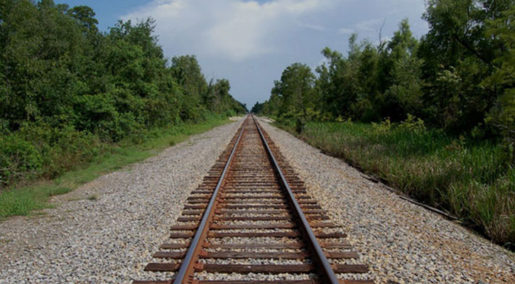 গাজীপুরে রেললাইনে কাটা পড়ে নিহত ২ 