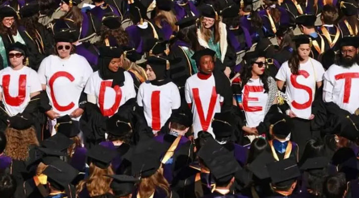 গাজা ইস্যুতে এবার সমাবর্তন বর্জন করলেন ভার্জিনিয়া বিশ্ববিদ্যালয়ের শিক্ষার্থীরা