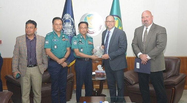 এবার ডিএমপি কার্যালয়ে মার্কিন রাষ্ট্রদূত