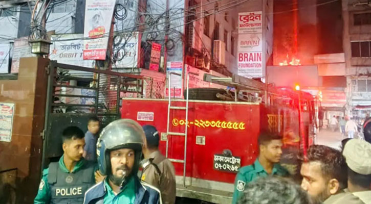 এবার উদীচী কার্যালয়ে আগুন