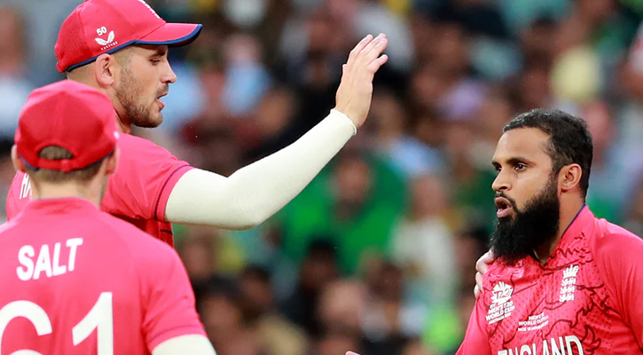 পাকিস্তানকে কম রানেই আটকে দিল ইংল্যান্ড 