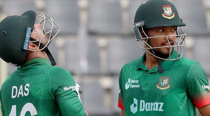 বড় স্কোরের দিকে বাংলাদেশ, ছুটছে শান্ত