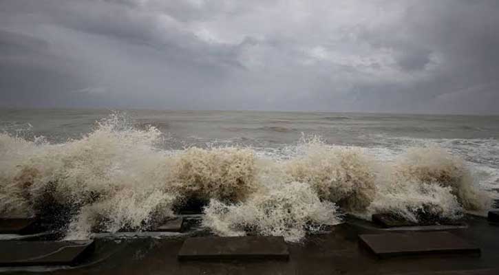 সমুদ্রবন্দরে ৩ নম্বর সতর্ক সংকেত