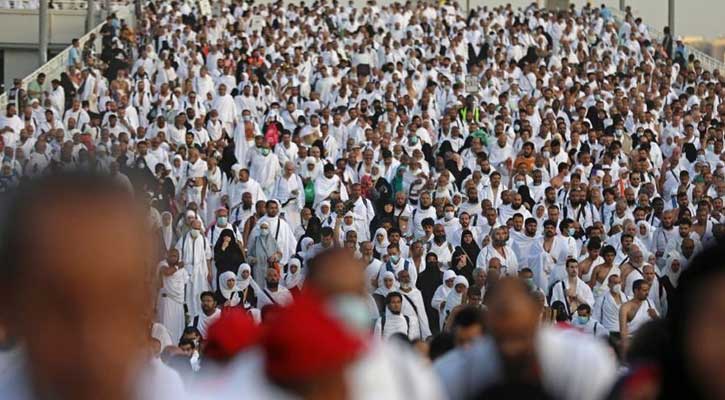 মহামারির পর সবচেয়ে বড় পরিসরের হজ পালনে মিনায় পৌঁছেছেন হজযাত্রীরা 