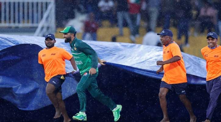মাঠ কর্মীদের সঙ্গে কাজ করে প্রশংসায় ভাসছেন ফখর