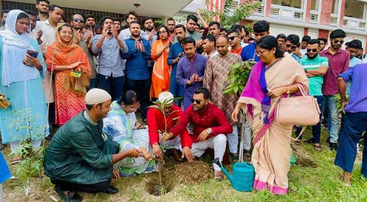 প্রধানমন্ত্রীর জন্মদিনে ছাত্রলীগের বৃক্ষরোপণ ও দোয়া 