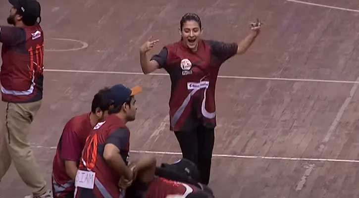 ২ বলে ২ উইকেট নিয়ে ম্যাচ সেরা মেহজাবীন 