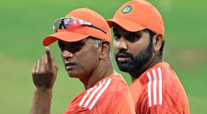 ম্যাচের আগে জোর করে পিচের ঘাস কাটিয়েছেন রোহিতরা