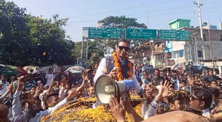 ঝালকাঠি-১ আসনে উৎসবমুখর পরিবেশে মনিরের মনোনয়নপত্র দাখিল