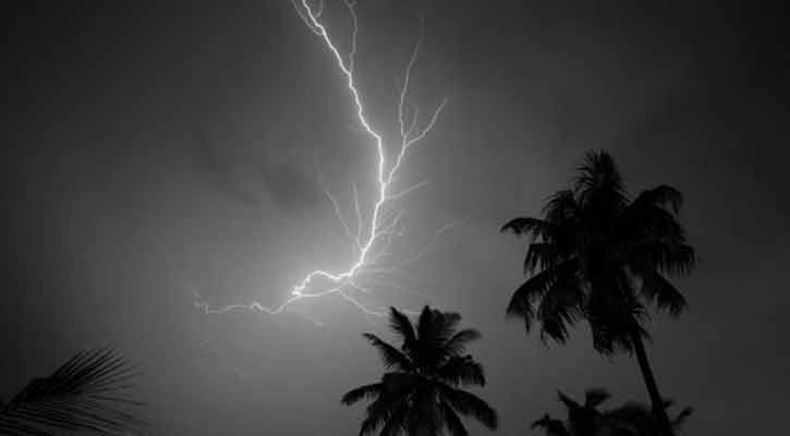 দুপুরের মধ্যে ৮০ কি.মি. বেগে বজ্রসহ বৃষ্টির আভাস