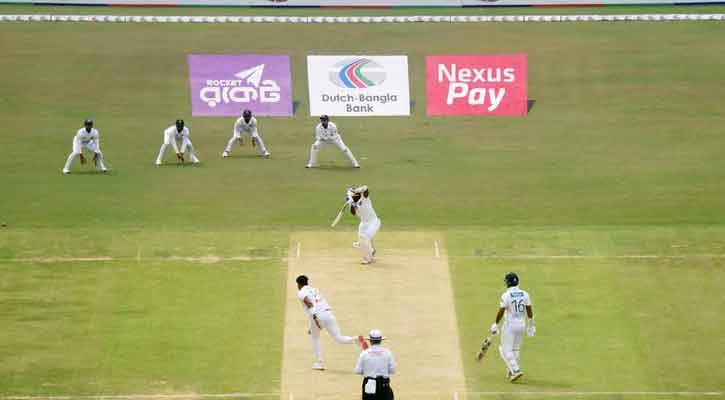 তিনজন মিলে মিস করলেন জয়সুরিয়ার ক্যাচ, বড় স্কোরের দিকে শ্রীলঙ্কা