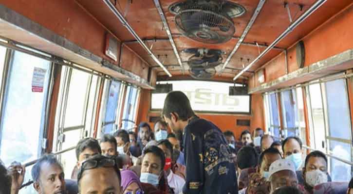 বাসে বাড়তি ভাড়া, যাত্রীদের ক্ষোভ