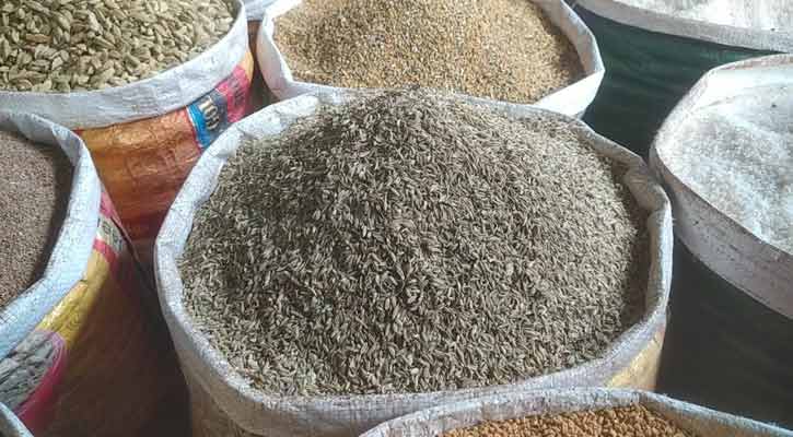 হিলিতে জিরার দাম কমেছে কেজিতে ৫শ টাকা