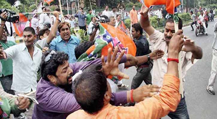 লোকসভার ভোটের প্রথম দিনই তৃণমূল-বিজেপি সংঘর্ষ