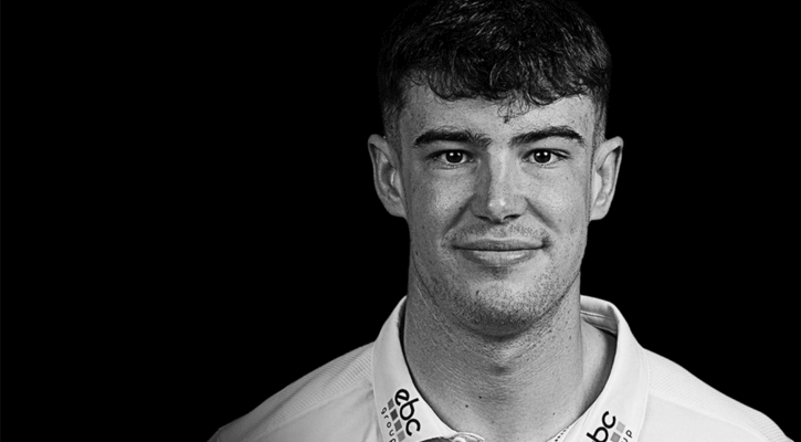 ৩ উইকেট শিকারের পরের দিনই না ফেরার দেশে ইংলিশ ক্রিকেটার