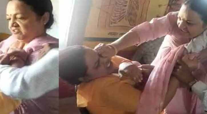 স্কুলে দেরি করে আসায় শিক্ষিকাকে পেটালেন অধ্যক্ষ, ভিডিও ভাইরাল