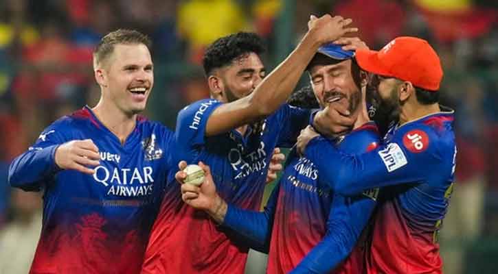 অবিশ্বাস্য প্রত্যাবর্তনে চেন্নাইকে বিদায় করে প্লে-অফে বেঙ্গালুরু