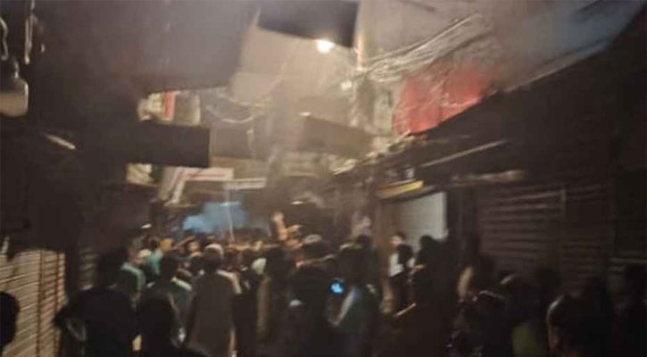 চট্টগ্রামের রিয়াজউদ্দিন বাজারে ভয়াবহ আগুন, নিহত ৩