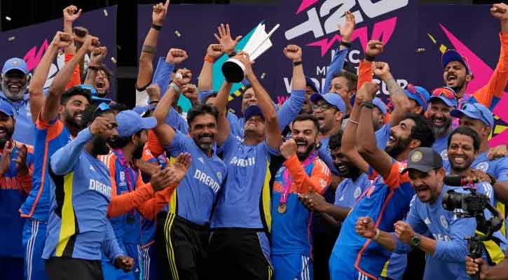 টেন্ডুলকারের চোখে ‘চক্রপূরণ’, ধোনির কাছে ‘জন্মদিনের উপহার’