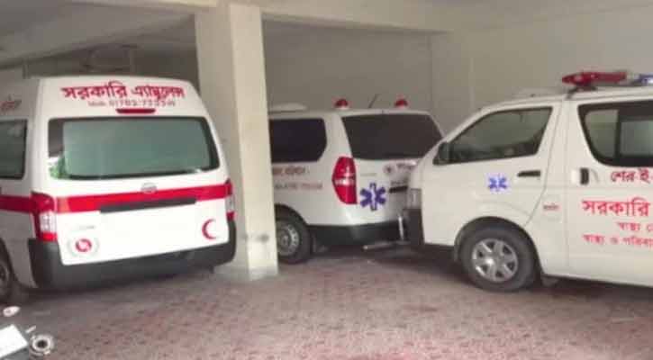 বরিশাল মেডিকেলে সরকারি অ্যাম্বুলেন্সের সংকট, বাড়তি ভাড়া প্রাইভেটে