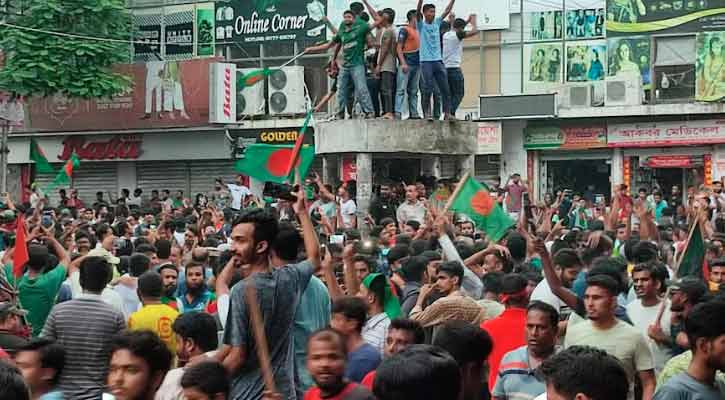 শেখ হাসিনার পদত্যাগ: পাবনায় বিজয় উল্লাস, ভাঙচুর-আগুন