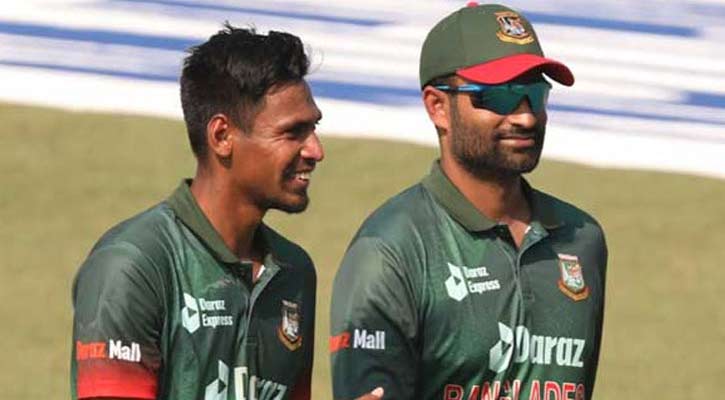 বরিশালে তামিম, মুস্তাফিজ ধরছেন ঢাকার হাল