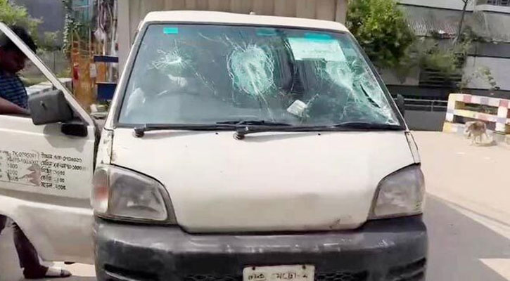 রাজধানীতে দিনে-দুপুরে গাড়ি থামিয়ে ১১ লাখ টাকা ছিনতাই