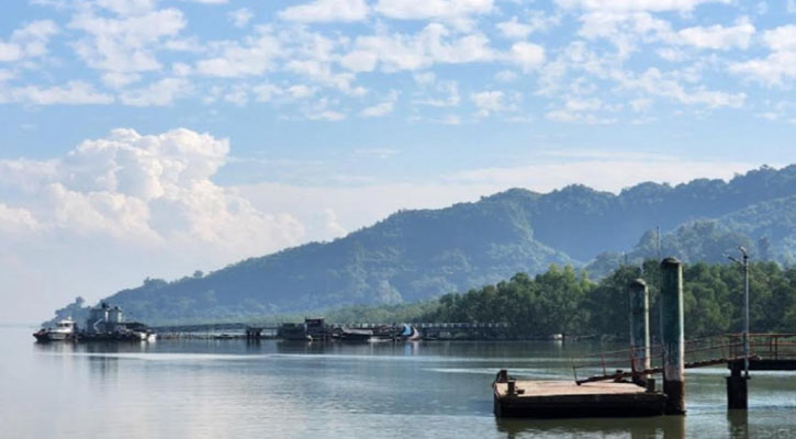 টেকনাফমুখী ৩ জাহাজ তিন দিনেও ফেরত দেয়নি আরাকান আর্মি