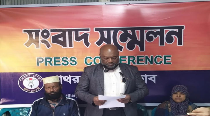 পাথরঘাটায় হুমকি ও মারধরের অভিযোগে সংবাদ সম্মেলন 