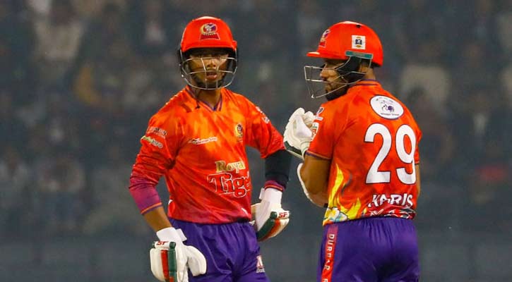 রাজশাহীর সামনে রানের পাহাড়   