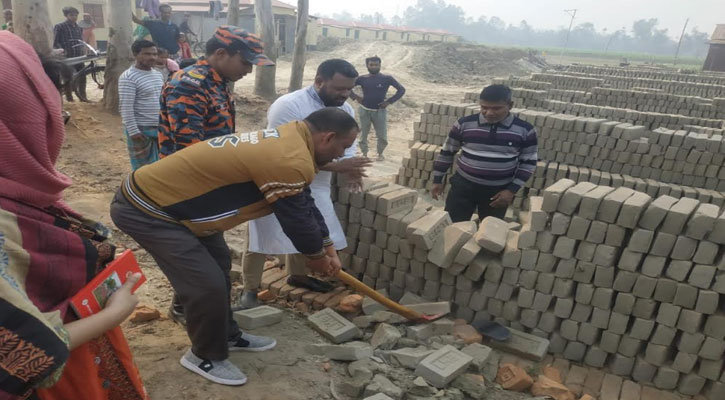 লালমনিরহাটের ৪টি অবৈধ ইটভাটা বন্ধ করলো প্রশাসন  