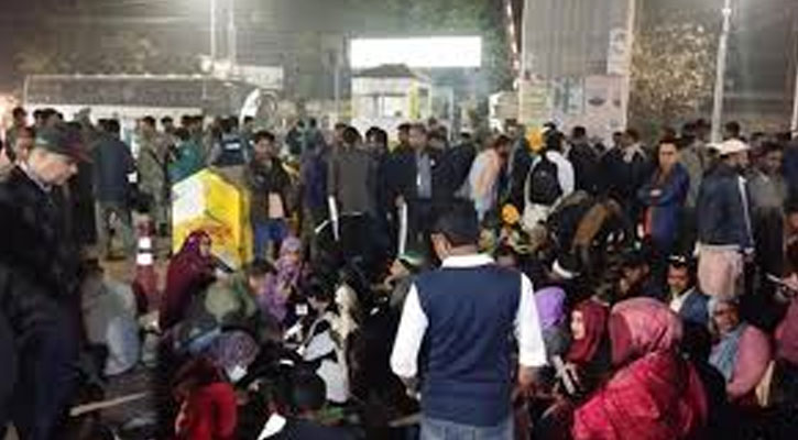 ৭ দিনের আল্টিমেটাম দিয়ে শাহবাগ ছাড়লেন শিক্ষকরা