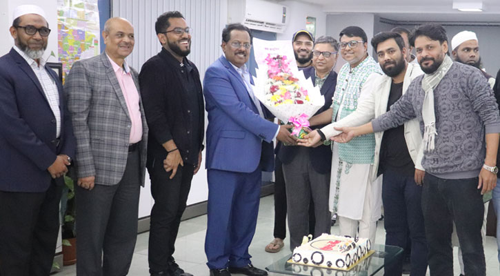 জন্মদিনে ফুলেল শুভেচ্ছায় সিক্ত মোহাম্মদ ইউনুছ 