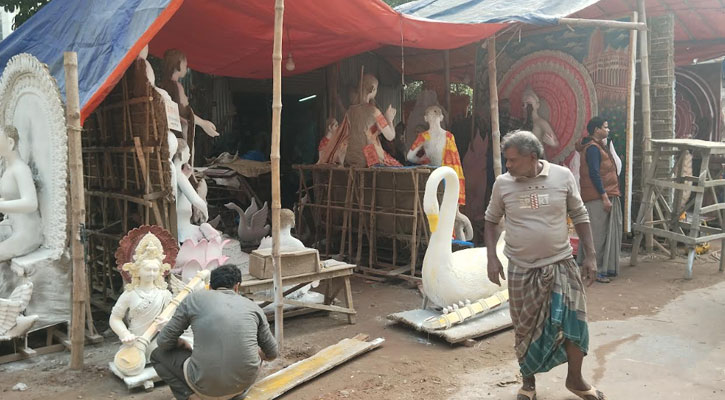 কুমিল্লায় সরস্বতী পূজার প্রস্তুতি চলছে