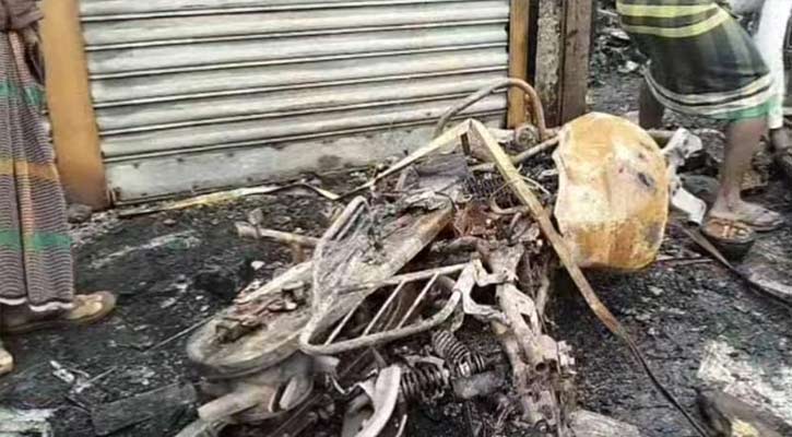রূপগঞ্জে বাজারে আগুন, ৯টি দোকান পুড়ে ছাই