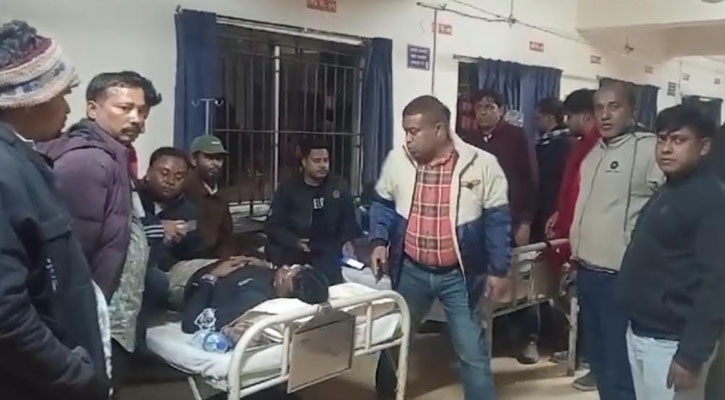 ফুলবাড়ীতে বিএনপি’র মিছিলে ককটেল নিক্ষেপ আহত ৫