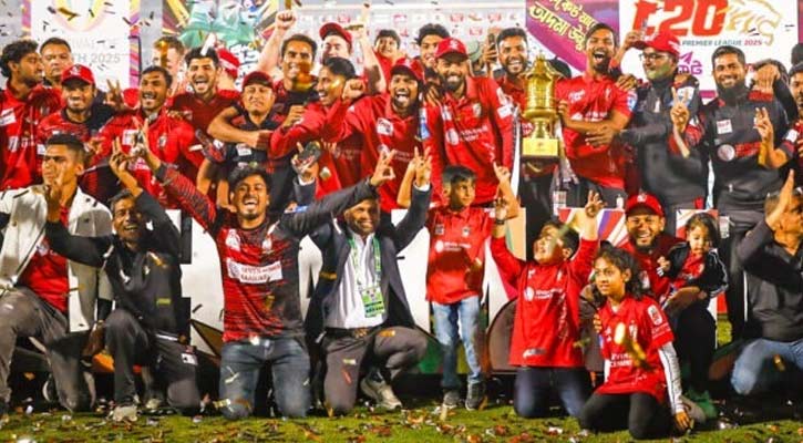 লঞ্চে নয়, বিমানে চড়ে বরিশাল নামলো বিপিএল ট্রফি