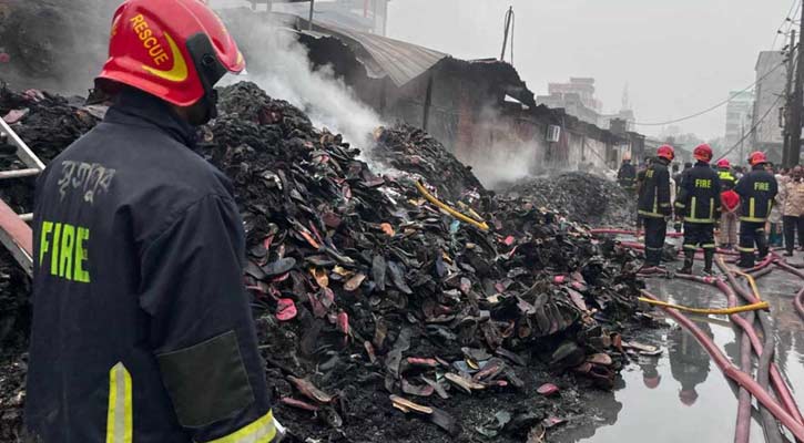 শ্যামপুরে জুতার কারখানায় আগুন