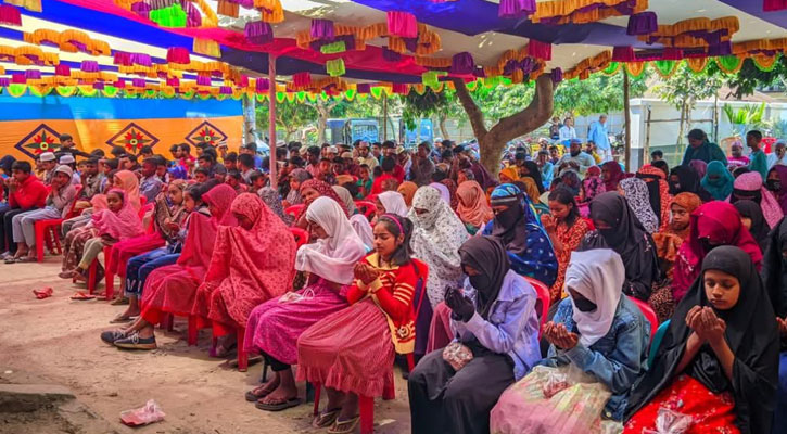 ঈশ্বরদীতে দুই শতাধিক শিক্ষার্থী পেল শিক্ষা উপকরণ