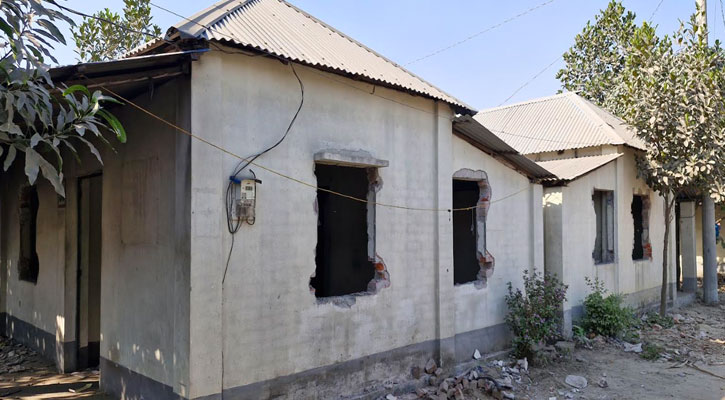 রূপগঞ্জে আশ্রয়ন প্রকল্পের ২০ ঘড়ে ভাংচুর, দরজা-জানালাসহ মালামাল লুট