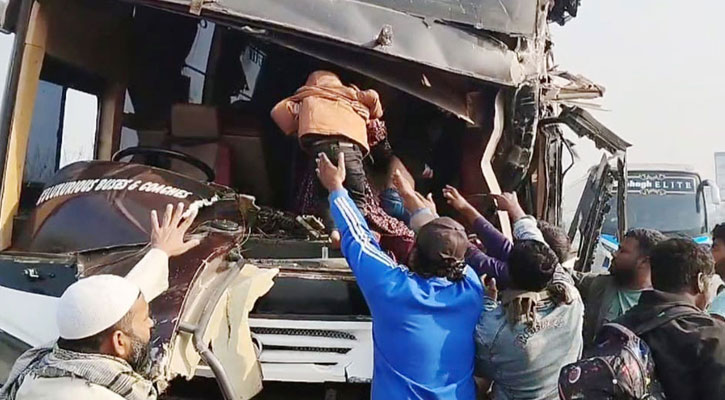 ঢাকা-মাওয়া এক্সপ্রেসওয়েতে তিন গাড়ির সংঘর্ষ