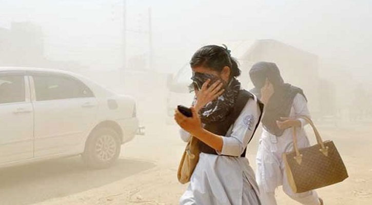 বায়ুদূষণে আজও শীর্ষে ঢাকা