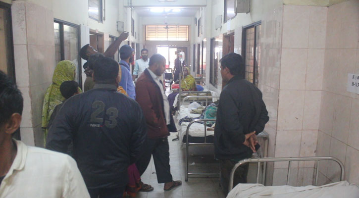 সড়ক দুর্ঘটনায় স্বামীর মৃত্যু, গুরুতর আহত স্ত্রী