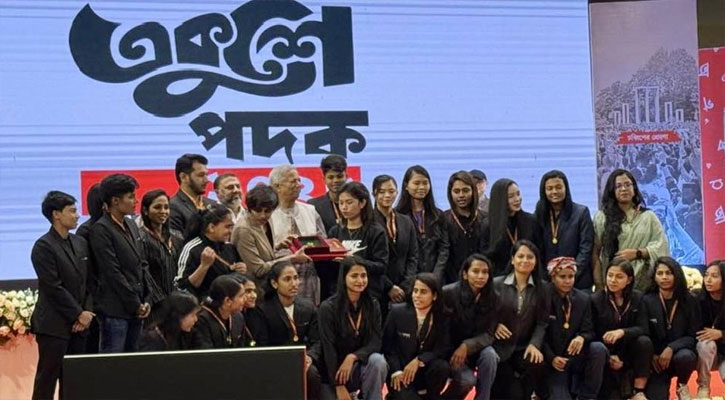 সাফজয়ী মেয়েদের হাতে উঠল মর্যাদার একুশে পদক