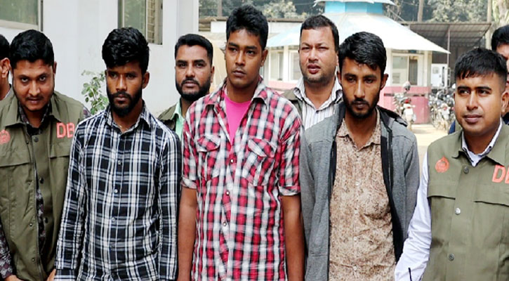 বাসে ডাকাতি-শ্লীলতাহানি: তিন ডাকাত গ্রেপ্তার, এএসআই বরখাস্ত