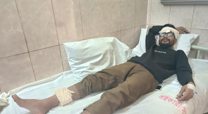 সমন্বয়ককে একা পেয়ে কুপিয়ে জখম 