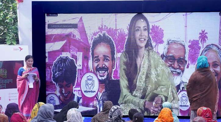 বিকাশের বিভিন্ন সেবা নিয়ে উঠান বৈঠকে চিত্রতারকা মিম 